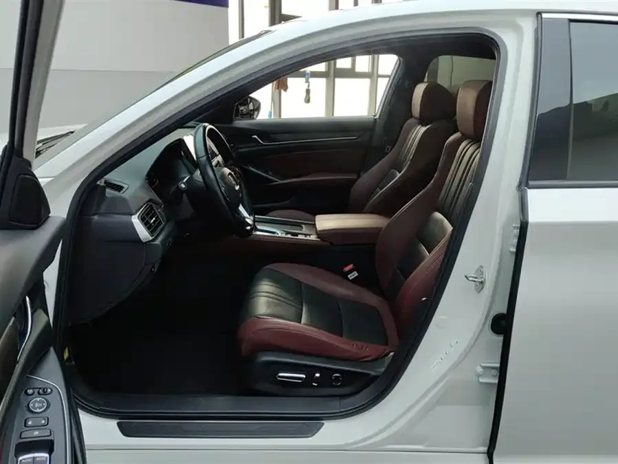 Honda Inspire 2022 Insignia 260TURBO Fine Edition 2022 — миниатюра 3