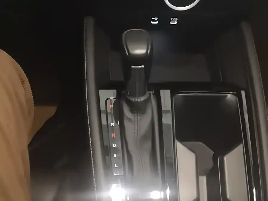 Honda Inspire 2023 Insignia 260TURBO Elegant Edition 2023 — миниатюра 5