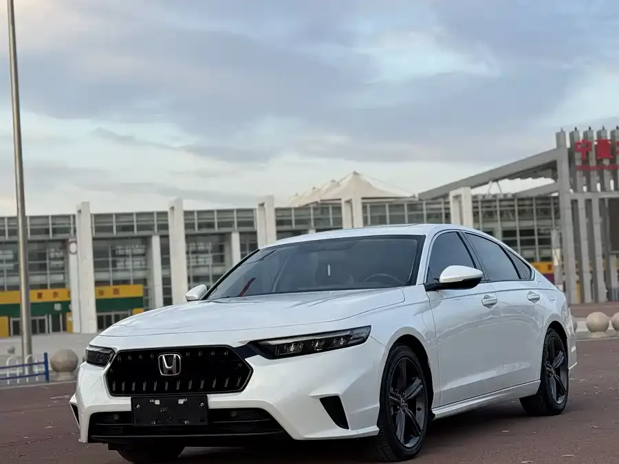 Honda Inspire 2023 Insignia 260TURBO Elegant Edition 2023 — фото 1, купить с доставкой в Москву