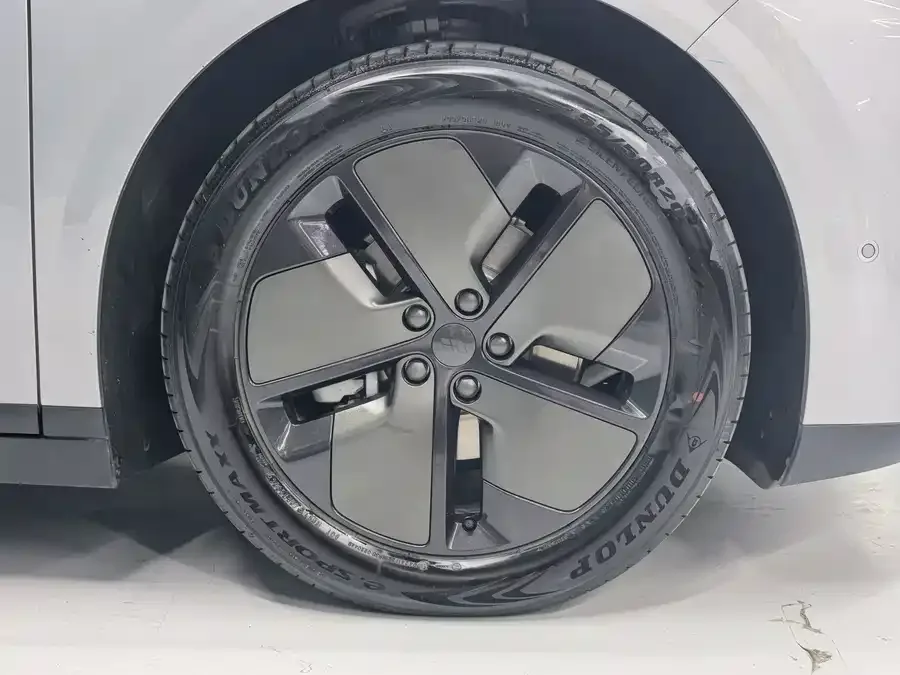 Li Auto i6 Ideal i6 2025 two-wheel drive standard version 2025 — миниатюра 3