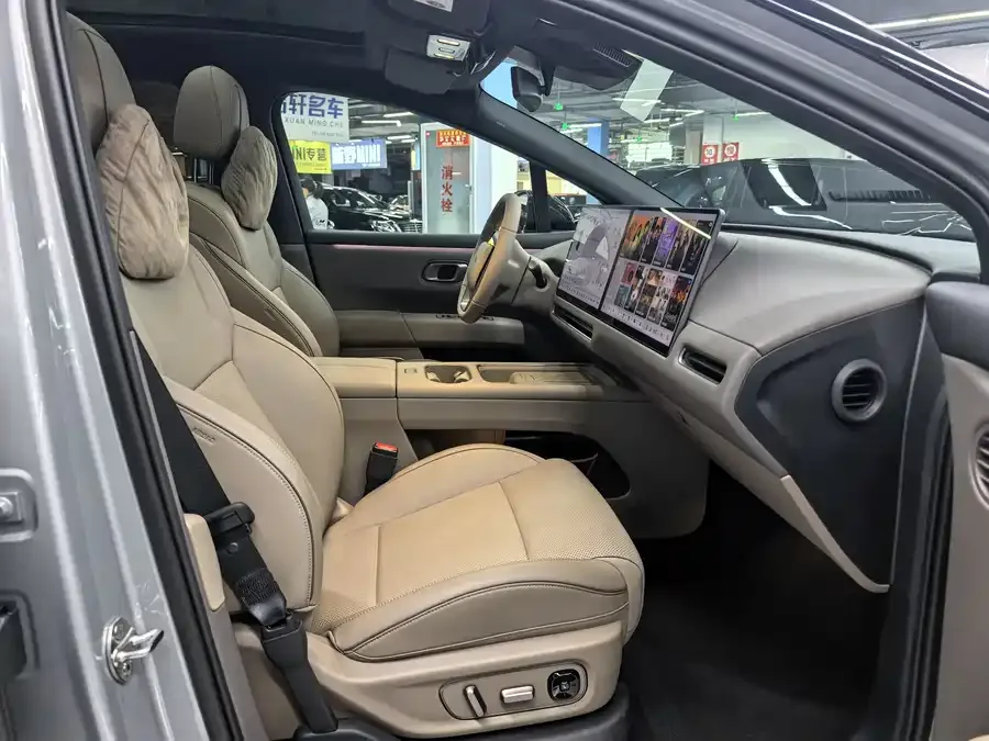 Li Auto i6 Ideal i6 2025 two-wheel drive standard version 2025 — миниатюра 4