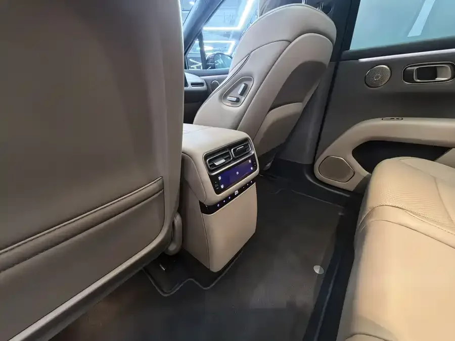 Li Auto i6 Ideal i6 2025 two-wheel drive standard version 2025 — миниатюра 5
