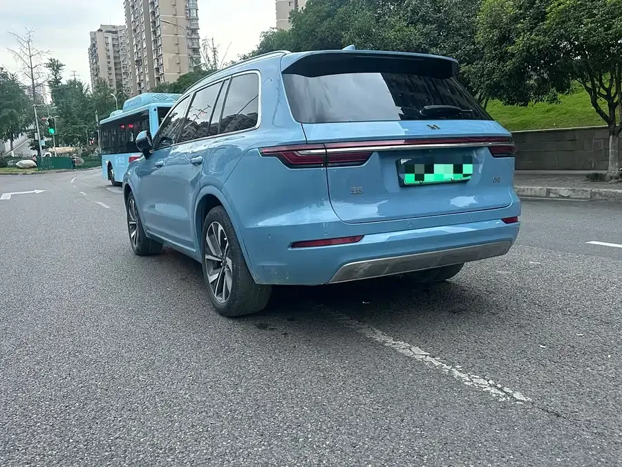 Li Xiang One Ideal ONE 2021 extended range 6-seater version 2022 — миниатюра 3