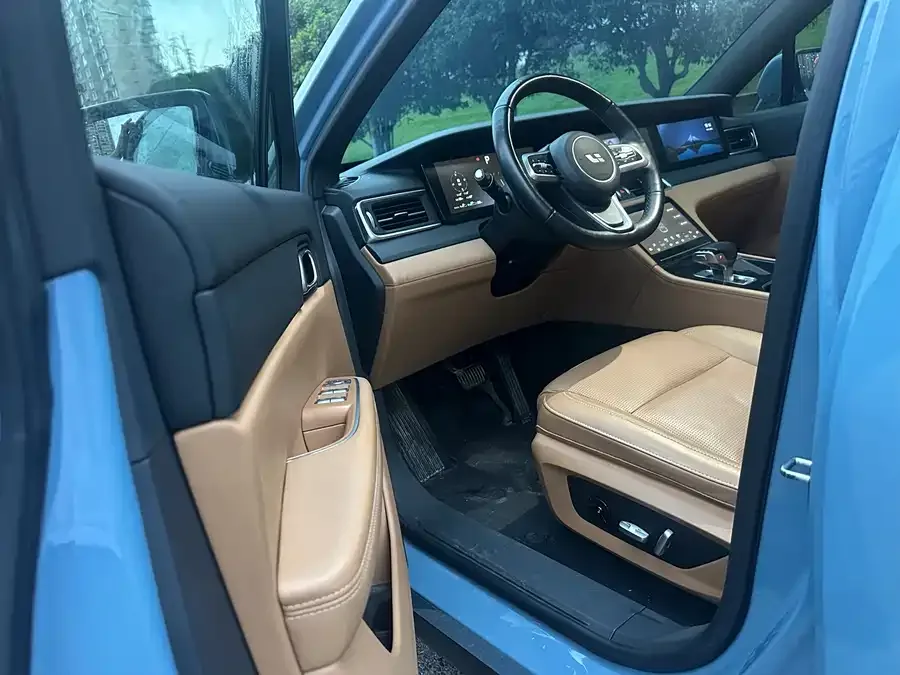 Li Xiang One Ideal ONE 2021 extended range 6-seater version 2022 — миниатюра 4