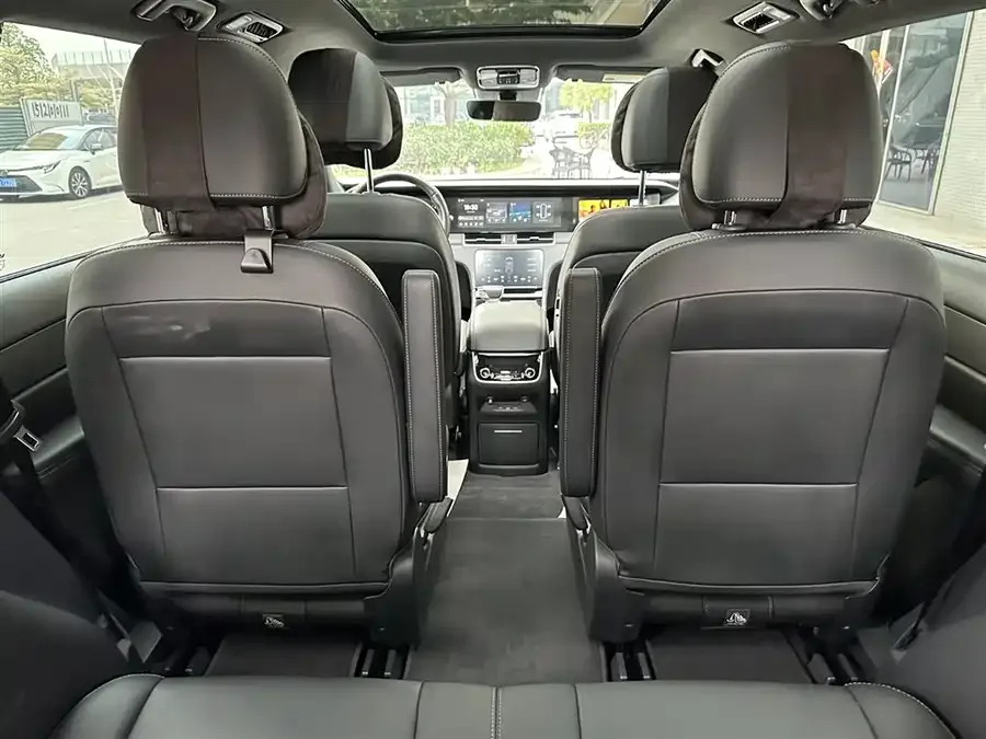 Li Xiang One Ideal ONE 2021 extended range 6-seater version 2022 — миниатюра 5