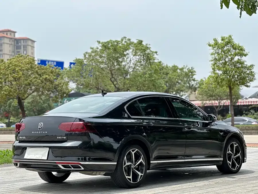 Volkswagen Magotan Magotan 2023 2 million commemorative edition 330TSI DSG leading model 2023 — миниатюра 2