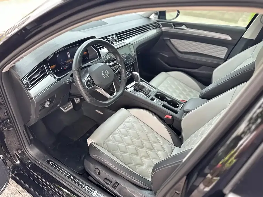 Volkswagen Magotan Magotan 2023 2 million commemorative edition 330TSI DSG leading model 2023 — миниатюра 3