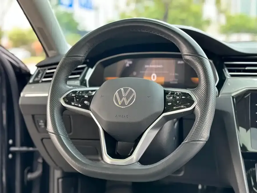 Volkswagen Magotan Magotan 2023 2 million commemorative edition 330TSI DSG leading model 2023 — миниатюра 4