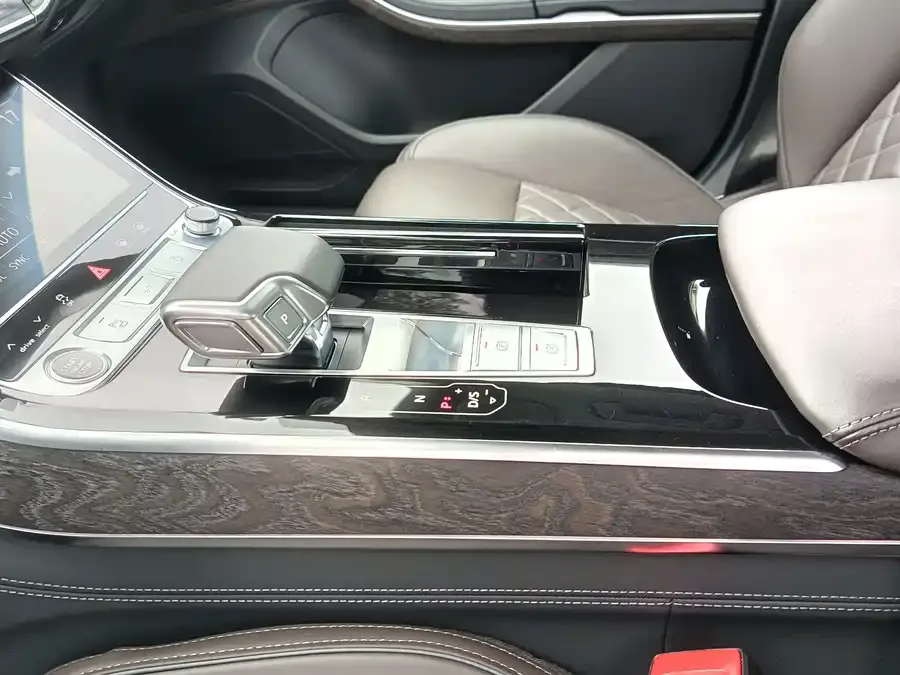 Audi A8 2025 A8L 50 TFSI quattro Premium Edition 2024 — миниатюра 4