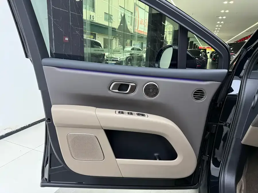 Li Auto i6 Li Auto i6 2025 AWD Standard Edition 2026 — миниатюра 3