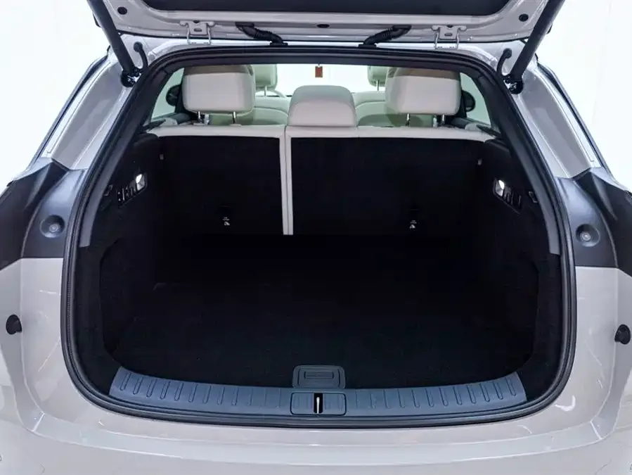 Li Auto i6 Ideal i6 2025 two-wheel drive standard version 2025 — миниатюра 4