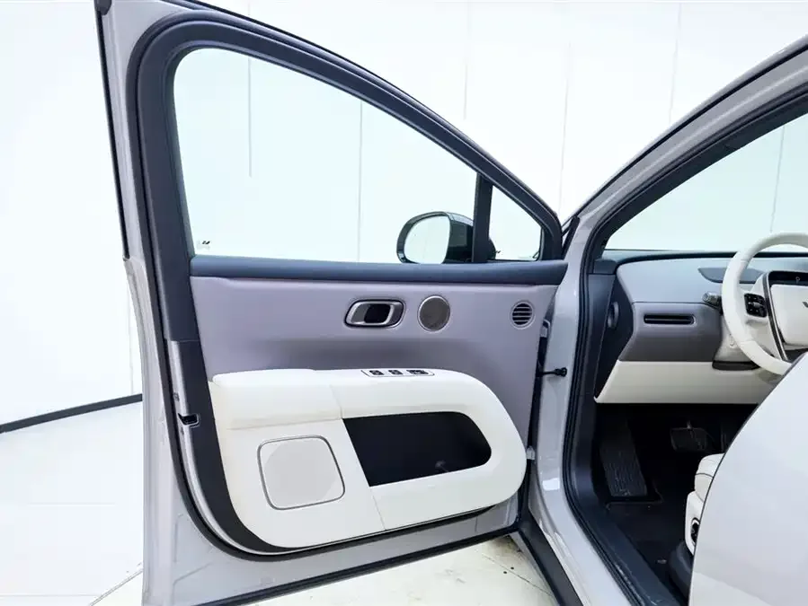 Li Auto i6 Ideal i6 2025 two-wheel drive standard version 2025 — миниатюра 5