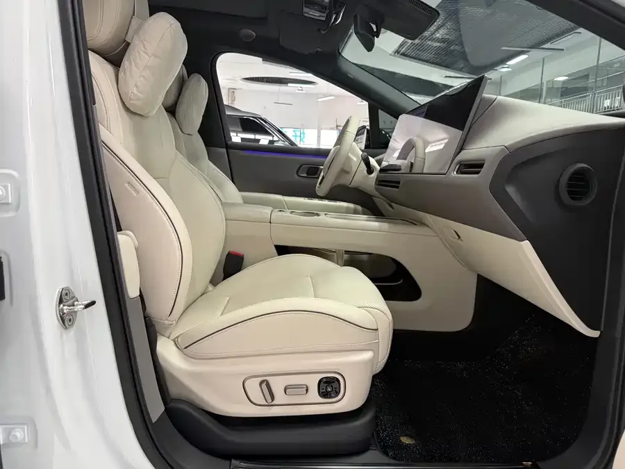 Li Auto i6 Li Auto i6 2025 AWD Standard Edition 2026 — миниатюра 3