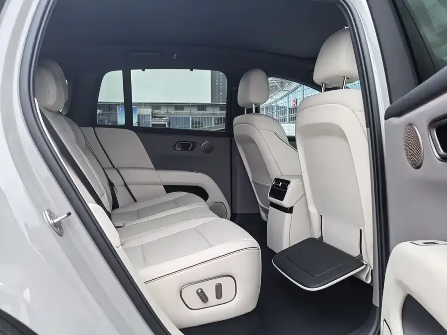 Li Auto i6 Ideal i6 2025 two-wheel drive standard version 2025 — миниатюра 3