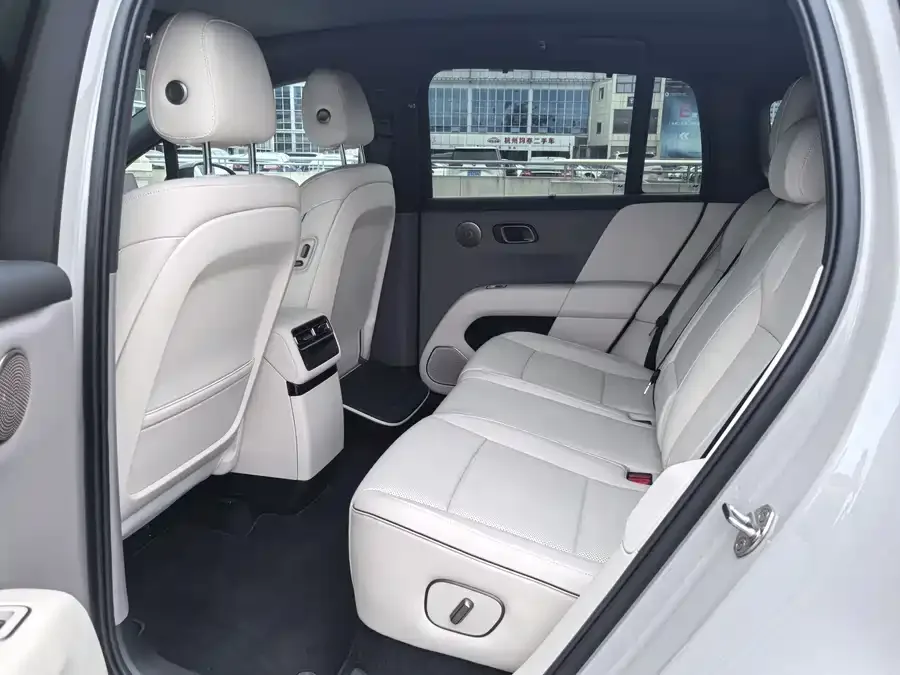 Li Auto i6 Ideal i6 2025 two-wheel drive standard version 2025 — миниатюра 4