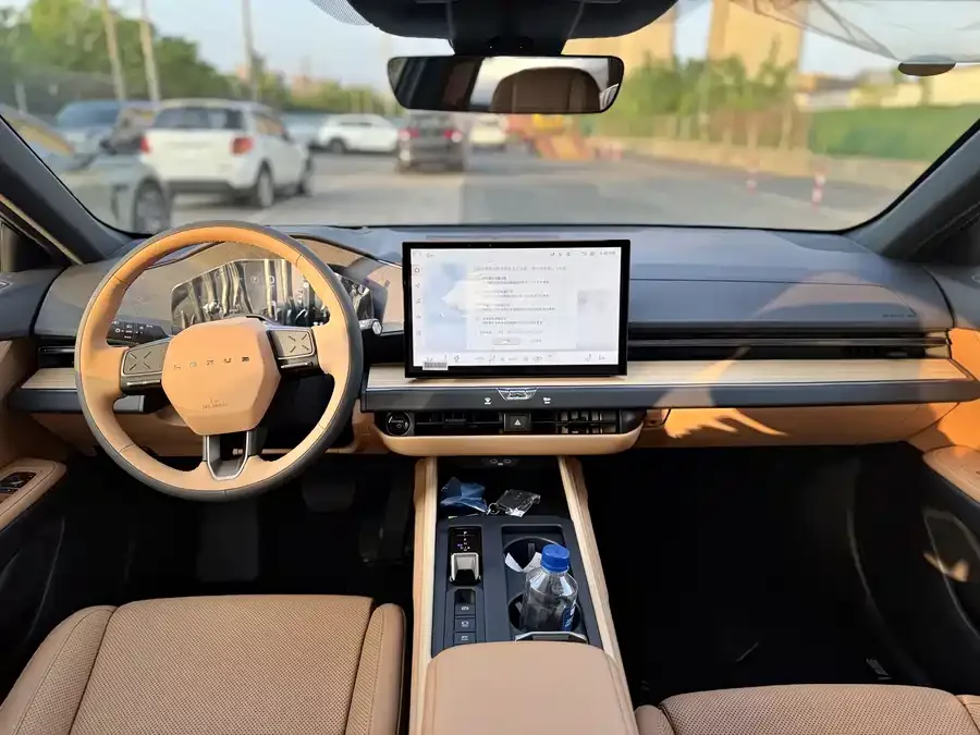 Lexus ES 2026 200 Moon Shadow Two-Tone Special Edition 2026 — миниатюра 3