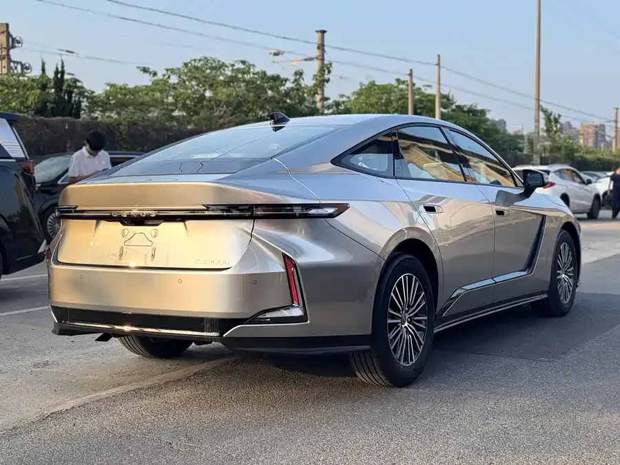 Lexus ES 2026 200 Moon Shadow Two-Tone Special Edition 2026 — миниатюра 4