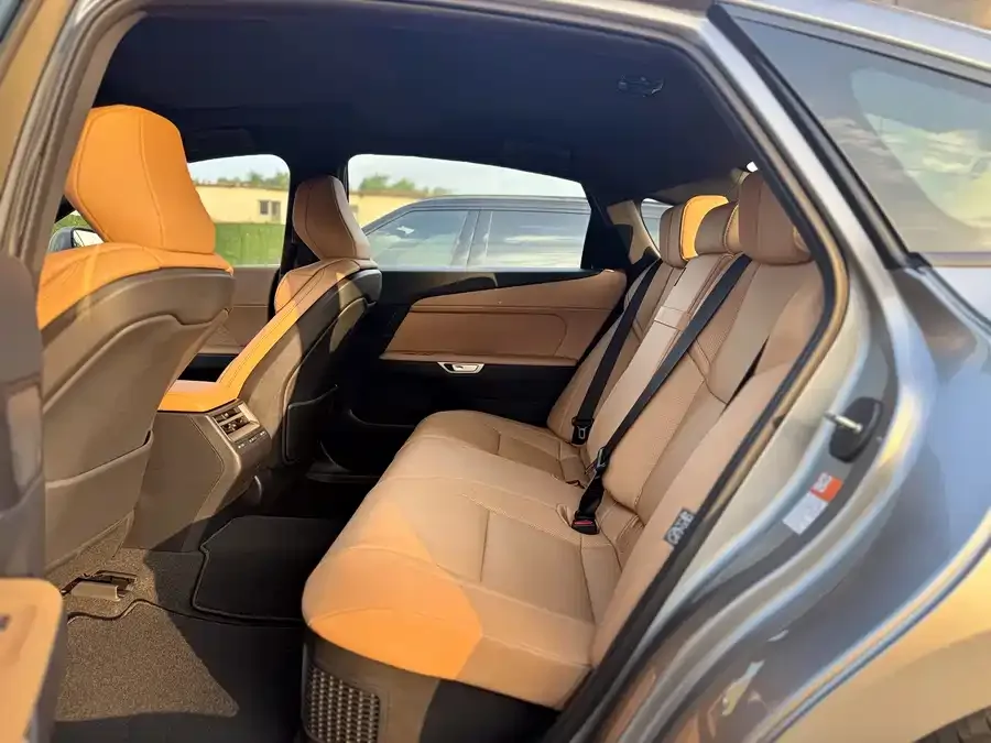 Lexus ES 2026 200 Moon Shadow Two-Tone Special Edition 2026 — миниатюра 5