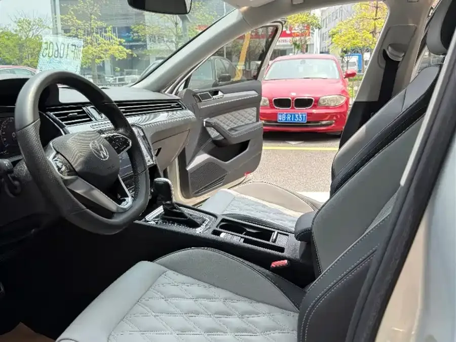 Volkswagen Magotan Magotan 2023 2 million commemorative edition 330TSI DSG luxury model 2023 — миниатюра 4
