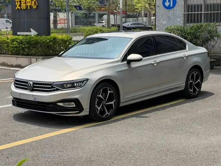 Volkswagen Magotan Magotan 2023 2 million commemorative edition 330TSI DSG luxury model 2023 — фото 1, купить с доставкой в Москву
