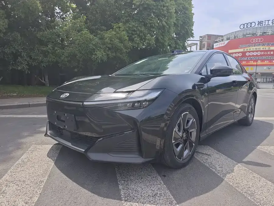 Toyota bZ 3 2024 model, 616km long range Premium 2026 — фото 1, купить с доставкой в Москву
