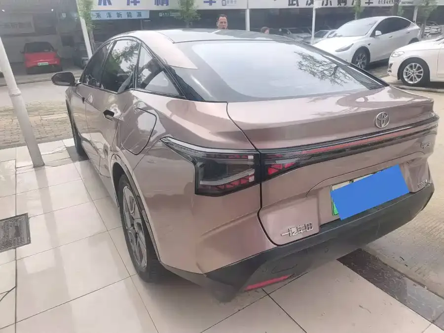 Toyota bZ 3 2023 616km long range Premium 2023 — миниатюра 4