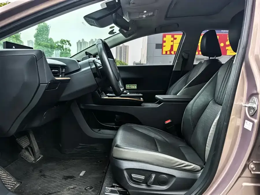 Toyota bZ 3 2023 616km long range Premium 2023 — миниатюра 4