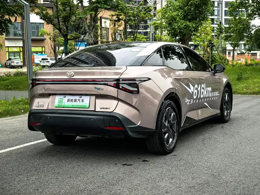 Toyota bZ 3 2023 616km long range Premium 2023 — миниатюра 5