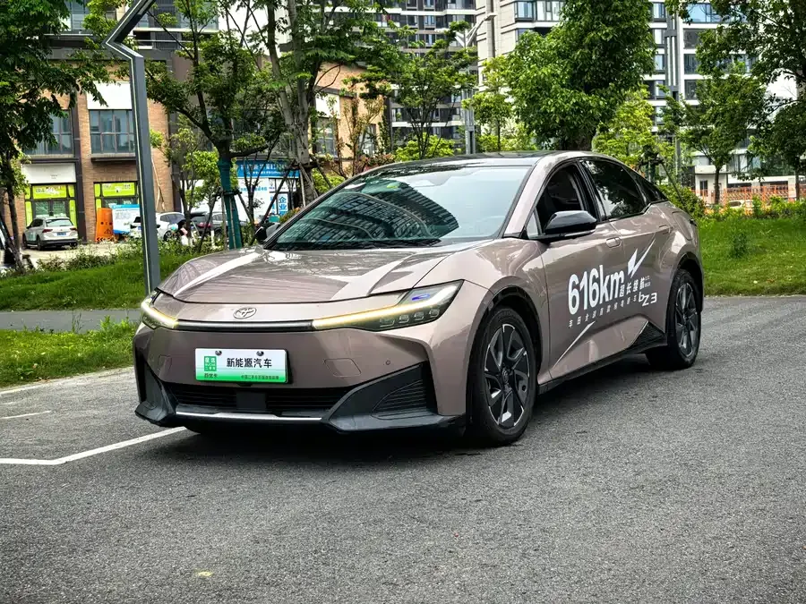 Toyota bZ 3 2023 616km long range Premium 2023 — фото 1, купить с доставкой в Москву