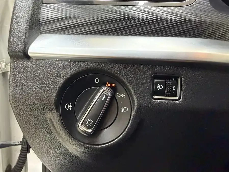 Skoda Kamiq Komic 2022 1.5L automatic comfort version 2022 — миниатюра 3
