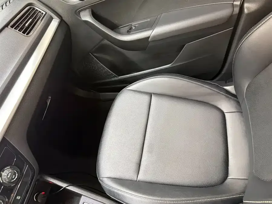 Skoda Kamiq Komic 2022 1.5L automatic comfort version 2022 — миниатюра 4