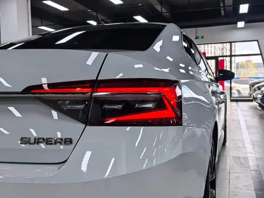 Skoda Superb Superb 2023 facelifted TSI280 DSG exclusive version 2023 — миниатюра 2