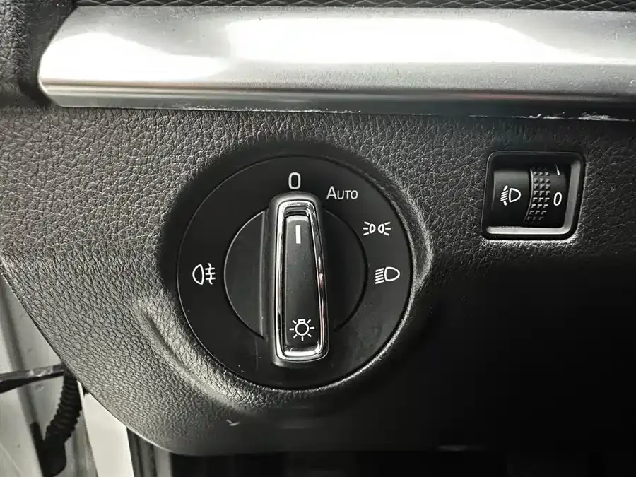 Skoda Kamiq Komic 2022 1.5L automatic comfort version 2022 — миниатюра 5