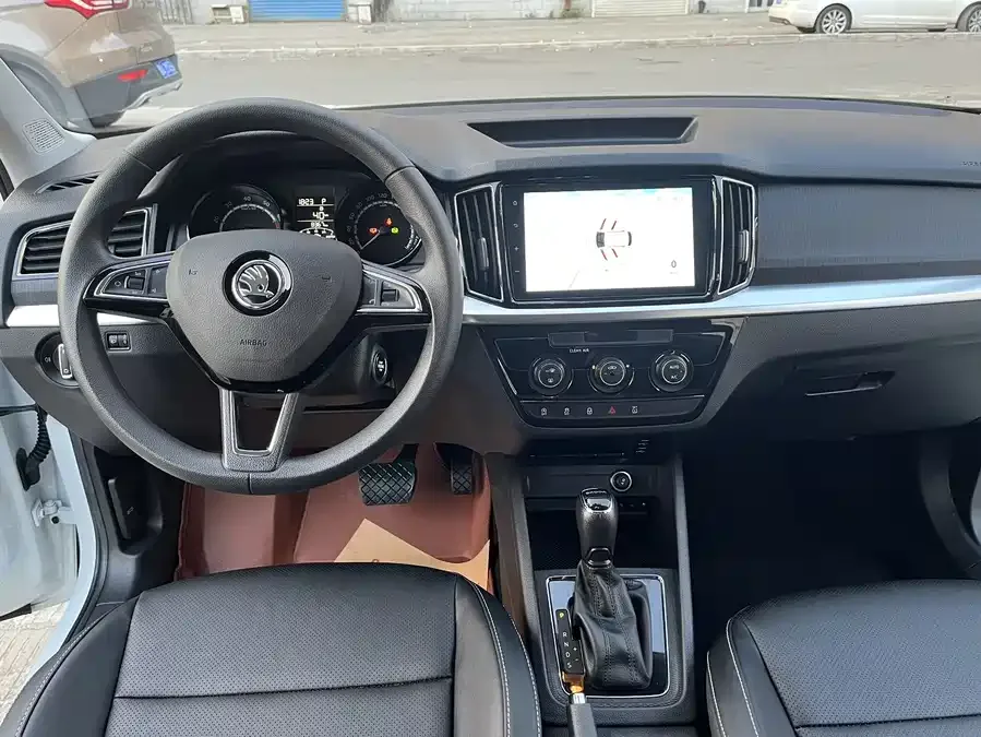 Skoda Kamiq 2023 Kamiq facelift 1.5L automatic comfort version 2023 — миниатюра 3