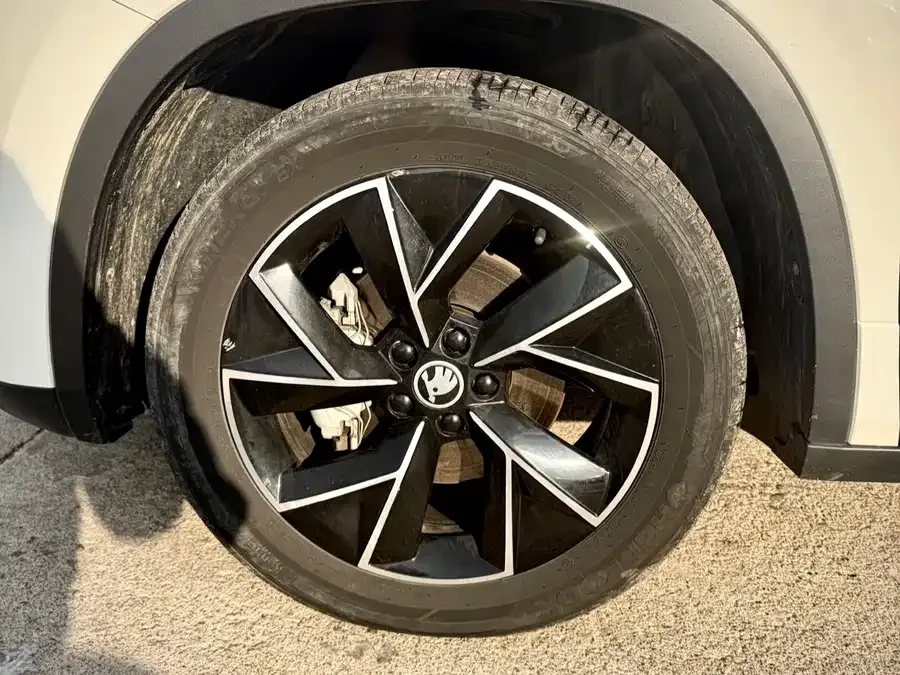 Skoda Kamiq 2021 KOMIC GT TSI230 DSG Flagship Edition 2022 — миниатюра 3
