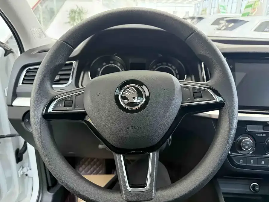Skoda Kamiq 2023 Kamiq facelift 1.5L automatic comfort version 2023 — миниатюра 4