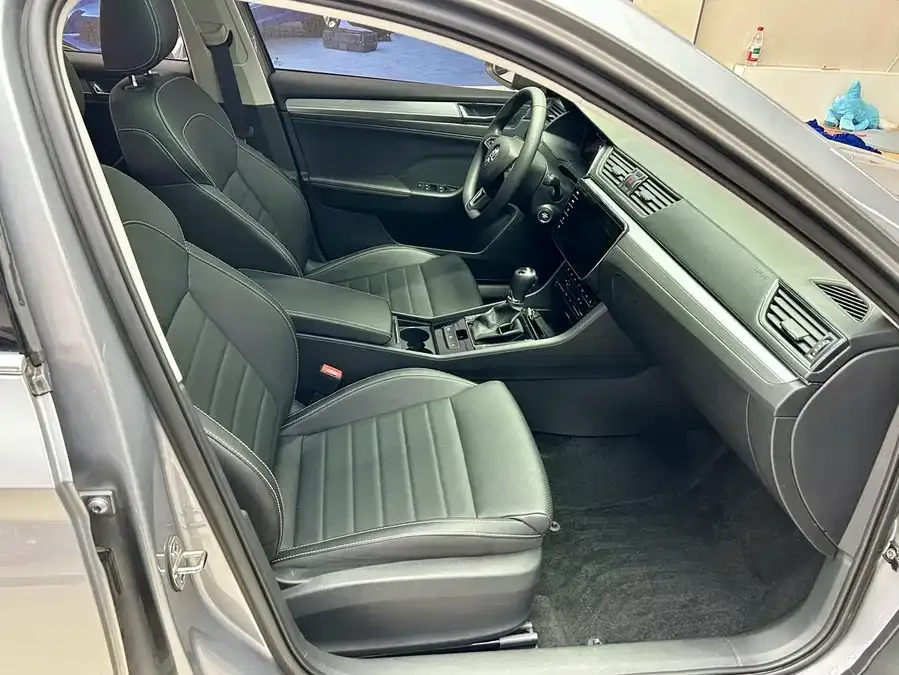 Skoda Superb Super 2023 TSI280 DSG Exclusive Edition 2023 — миниатюра 3
