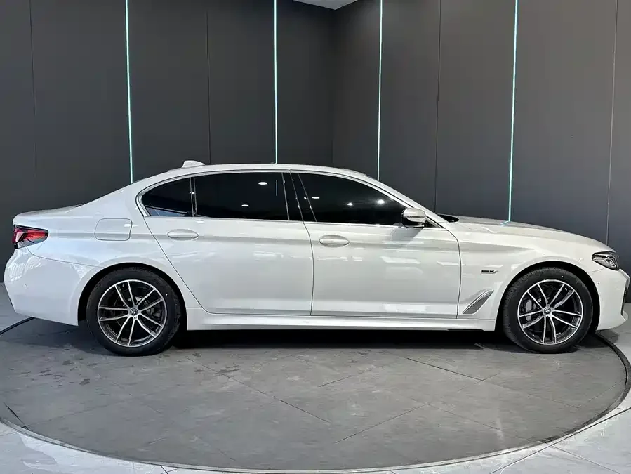 BMW 5 Series New Energy 2022 Model 3 535Le Pioneer Edition M Sports Package 2022 — миниатюра 2