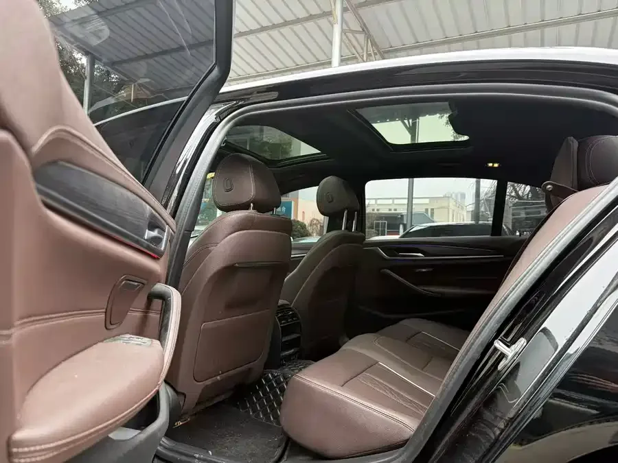 BMW 5 Series New Energy 2022 535Le M Sports Package 2022 — миниатюра 2
