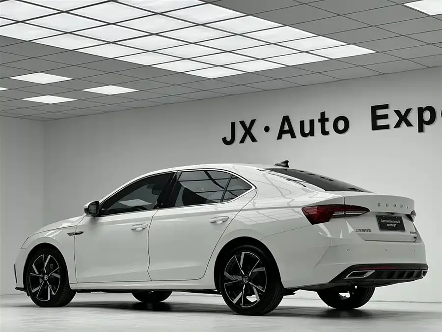 Skoda Octavia Octavia 2022 PRO TSI280 Luxury Edition 2022 — миниатюра 4