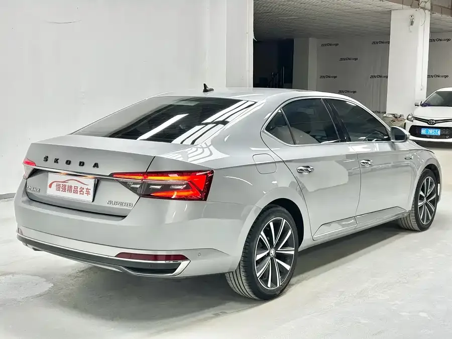 Skoda Superb Super 2022 TSI280 DSG Exclusive Edition 2022 — миниатюра 2