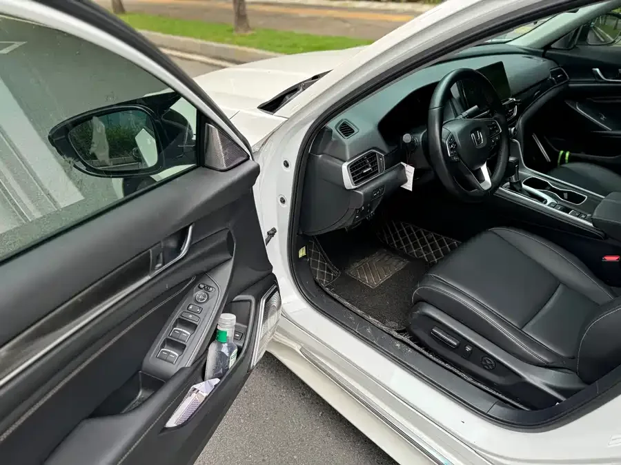 Honda Accord 2022 Accord 260TURBO Fantasy Night Premium Edition 2023 — миниатюра 3