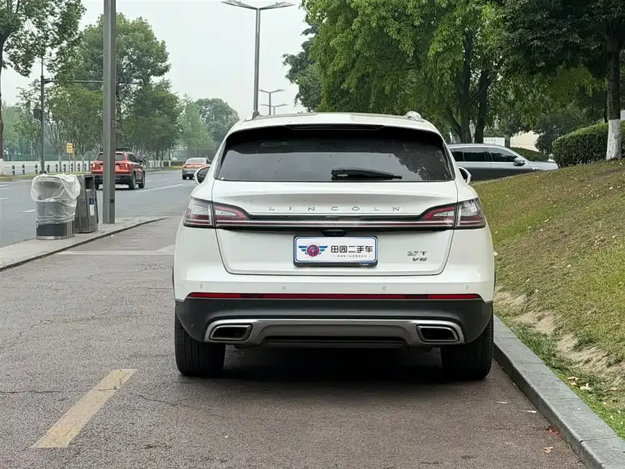Lincoln Navigator Navigator 2021 2.7T 4WD Premium Edition 2022 — миниатюра 2