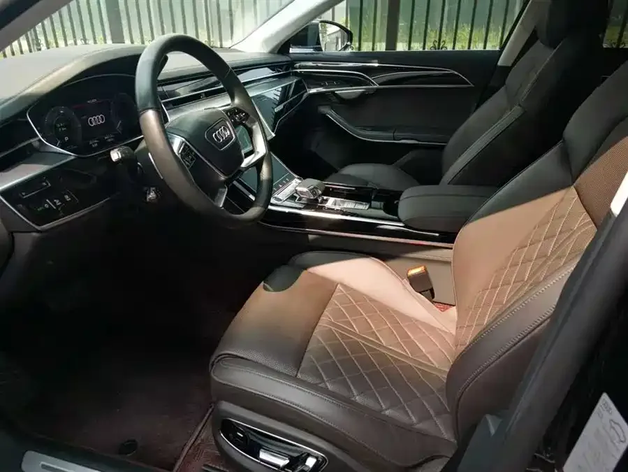 Audi A8 New Energy 2022 A8L 60 TFSIe quattro Collector's Edition 2022 — миниатюра 2
