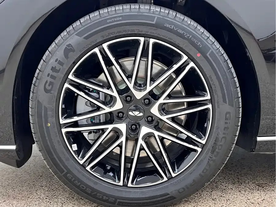 Chery Fengyun Fengyun A9L Fengyun A9L 2025 260 Super Long Range Deluxe Edition 2026 — миниатюра 3
