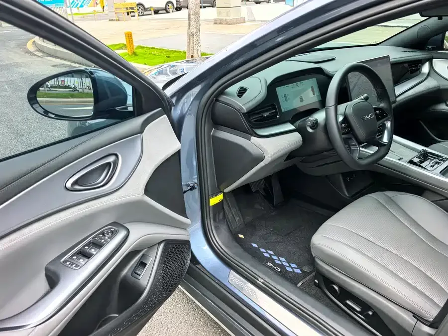 BYD seal 07 DM-i Seal 07 DM-i 2025 DM-i 1.5L 125km Luxury 2024 — миниатюра 2