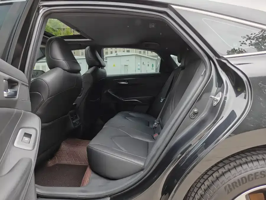 Toyota Avalon Avalon 2023 2.0L Luxury Edition 2024 — миниатюра 2