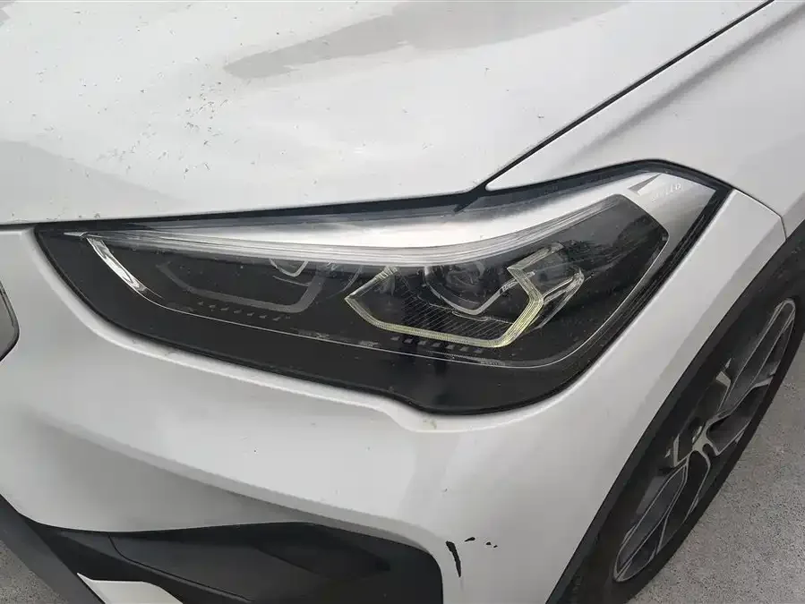 BMW X1 2022 sDrive25Li Leading Edition 2022 — миниатюра 2
