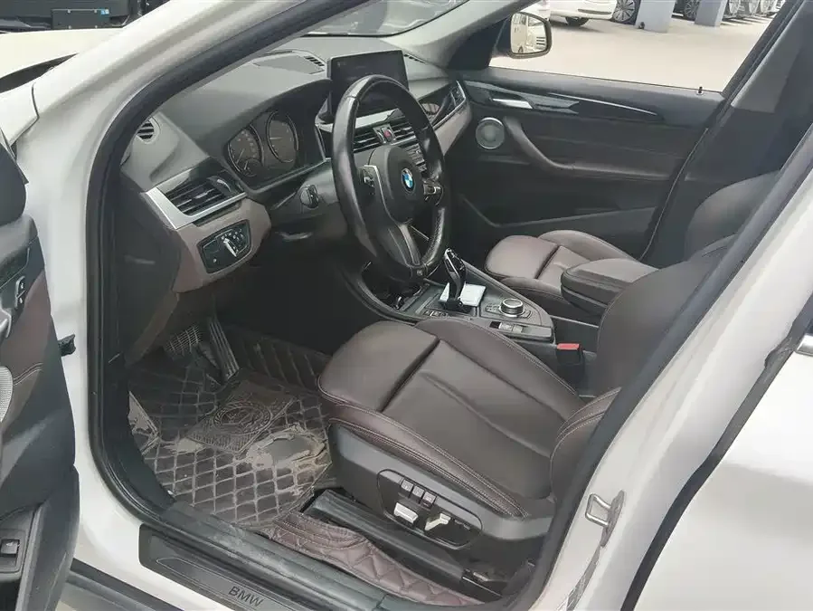 BMW X1 2022 sDrive25Li Leading Edition 2022 — миниатюра 3