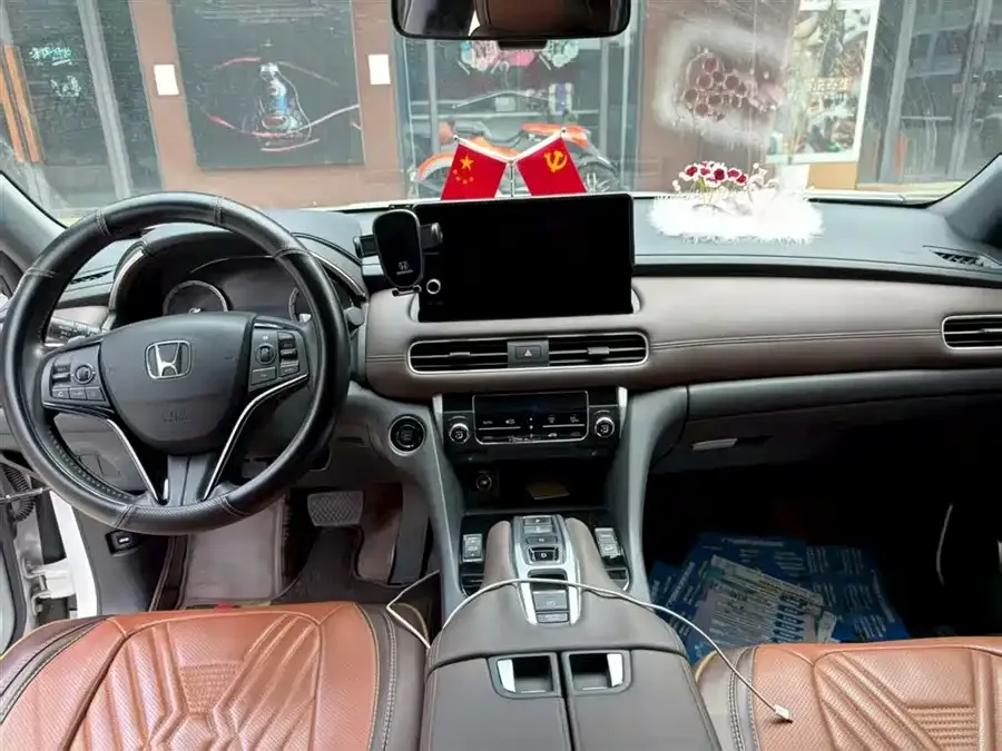 Honda UR-V 2023 370TURBO 2WD Elegant Edition 2023 — миниатюра 3
